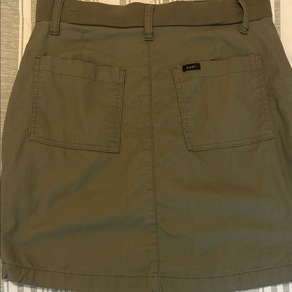 Lee Women’s Green Skort - Picture 2 of 5